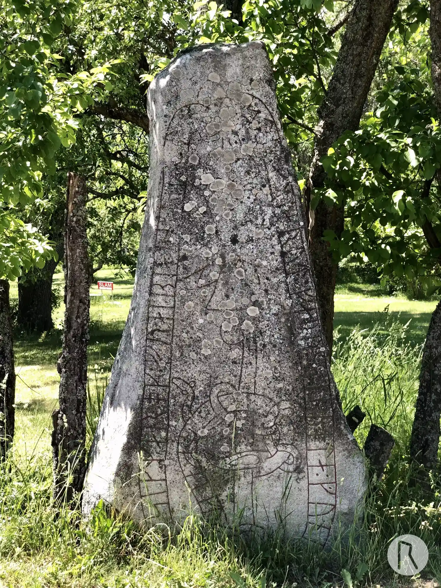 Piedra rúnica U43, L2016:8633 en Skå parroquia, Ekerö municipio