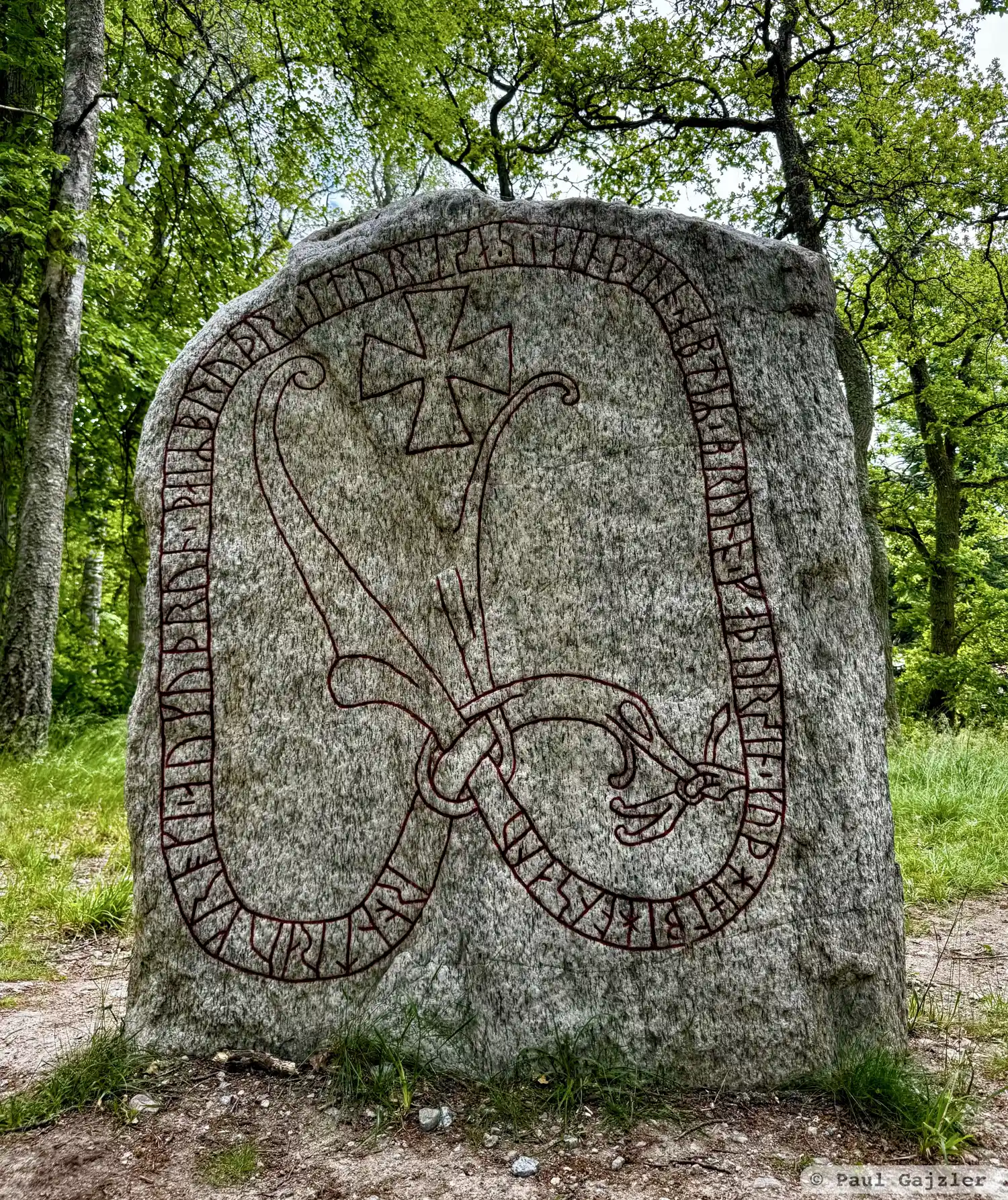 Runsten U438, L2016:1066 i Husby-Ärlinghundra socken, Sigtuna kommun