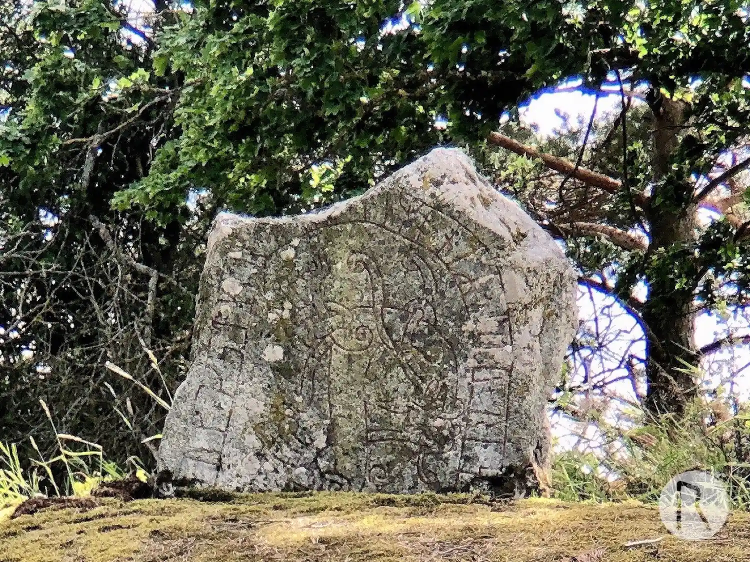 Рунічний камінь U449, L2016:4550 у Odensala парафія, Sigtuna муніципалітет