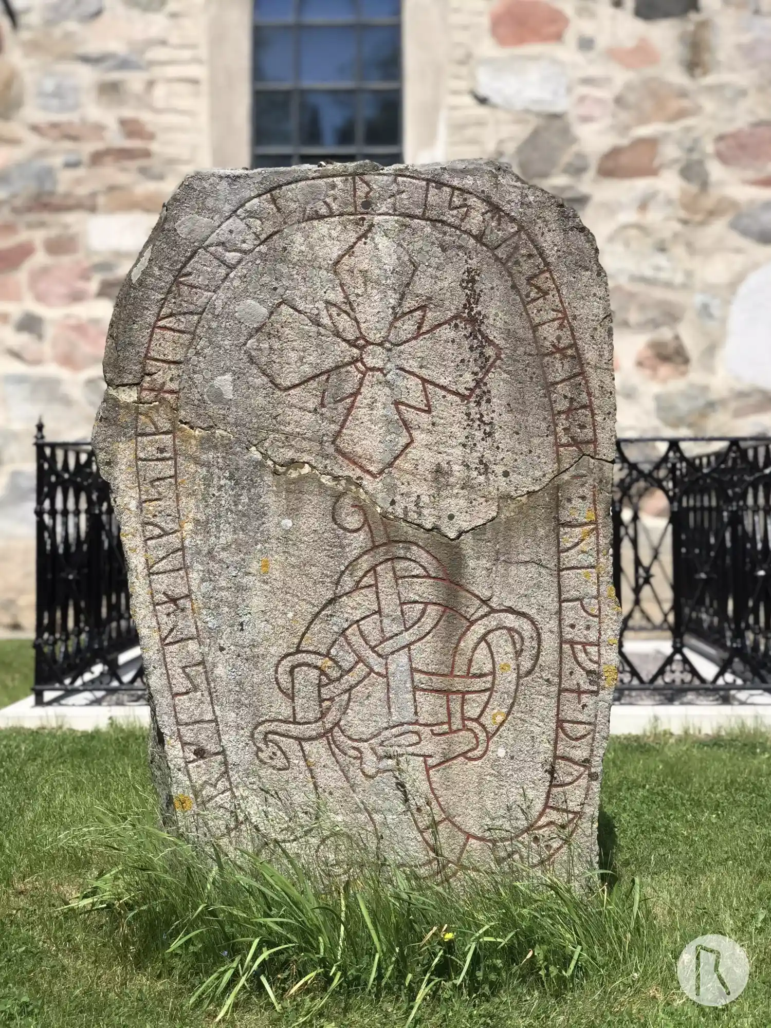 Rune-stone U47, L2016:5783 in Lovö parish, Ekerö municipality