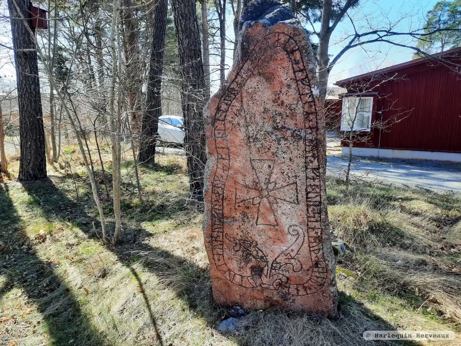 Rune-stone U471, L1943:9244 in Knivsta parish, Knivsta municipality