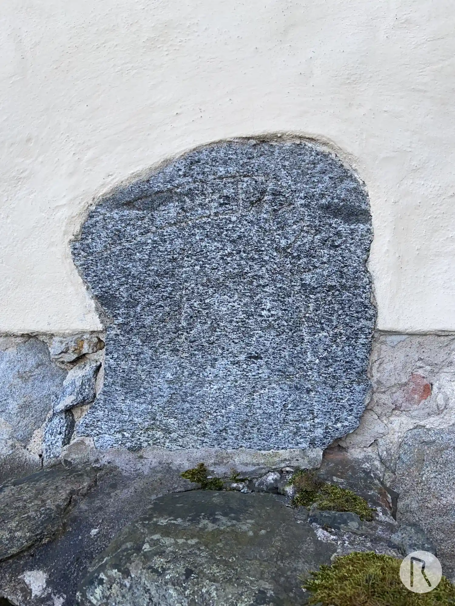 Piedra rúnica U495, L1943:7925 en Husby-Långhundra parroquia, Knivsta municipio