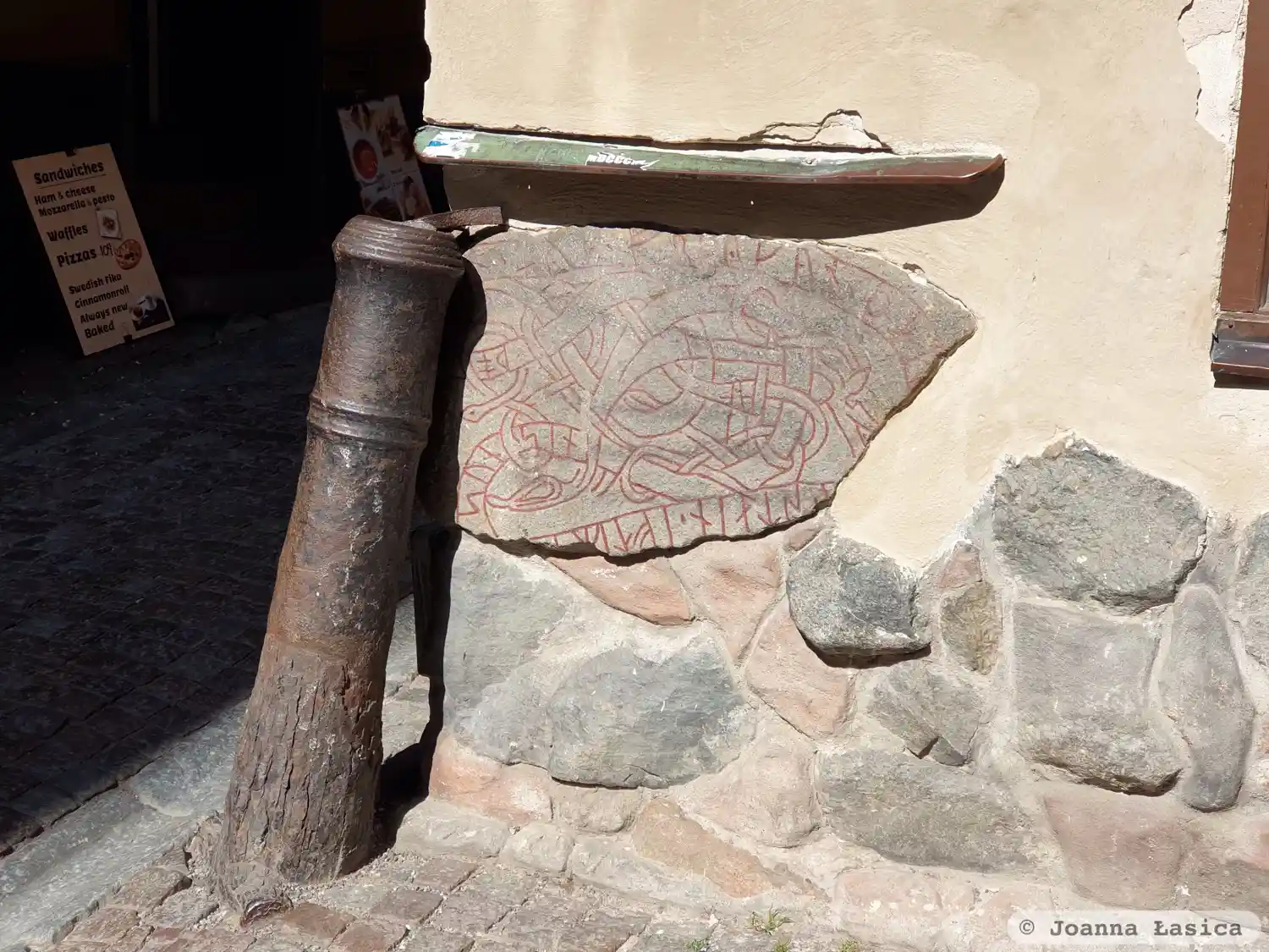 Rune-stone U53, L2015:7240 in Stockholm parish, Stockholm municipality