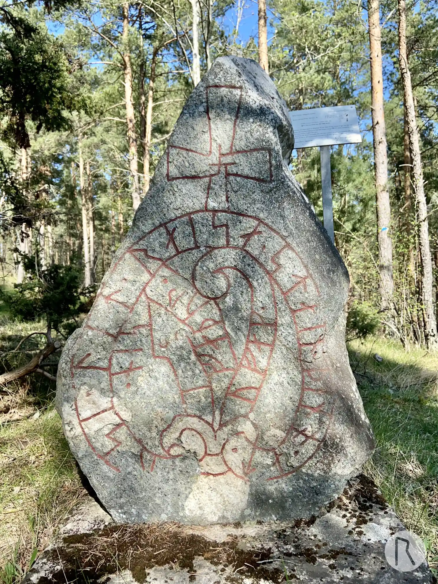 Рунічний камінь U671, L1943:8241 у Häggeby парафія, Håbo муніципалітет