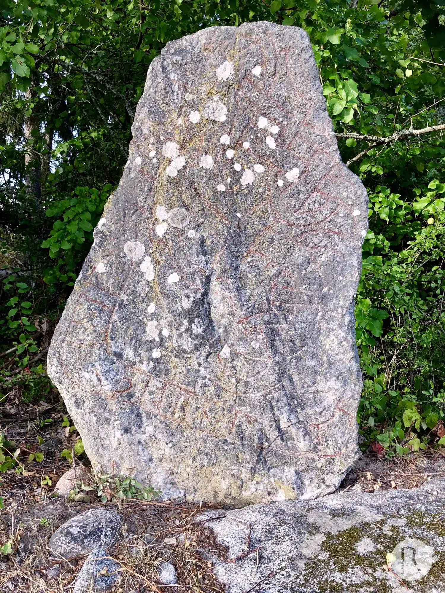 Rune-stone U677, L1943:8197 in Häggeby parish, Håbo municipality