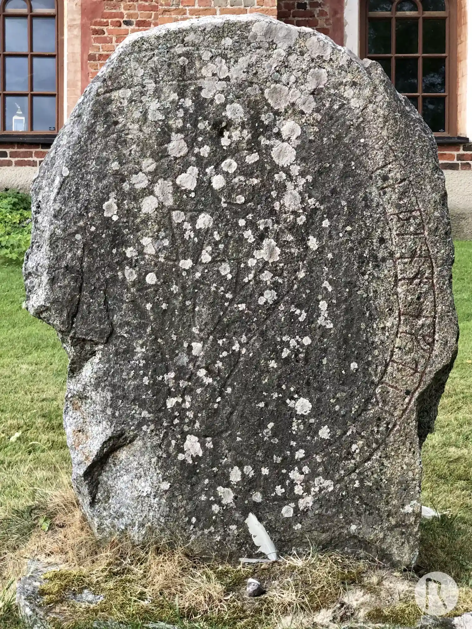 Piedra rúnica U679, L1942:6792 en Skokloster parroquia, Håbo municipio