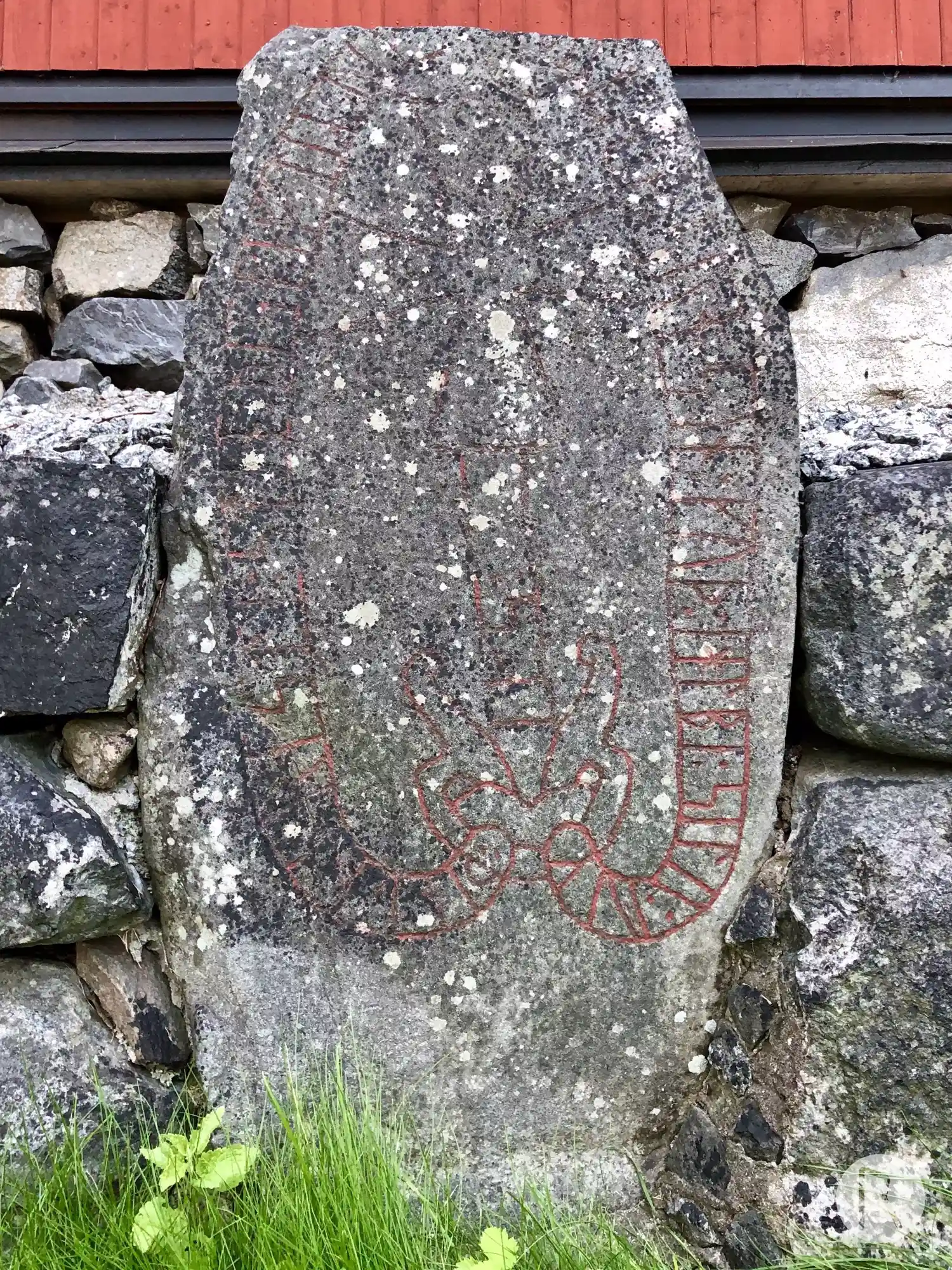 Rune-stone U681, L1942:6135 in Skokloster parish, Håbo municipality