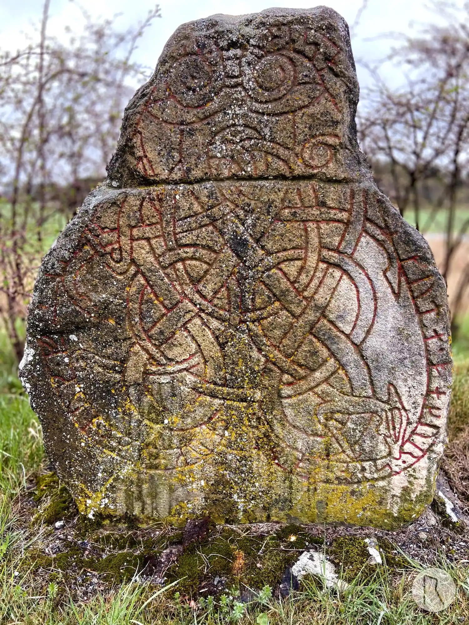 Rune-stone U724 - U725, L1942:4404 in Löt parish, Enköping municipality