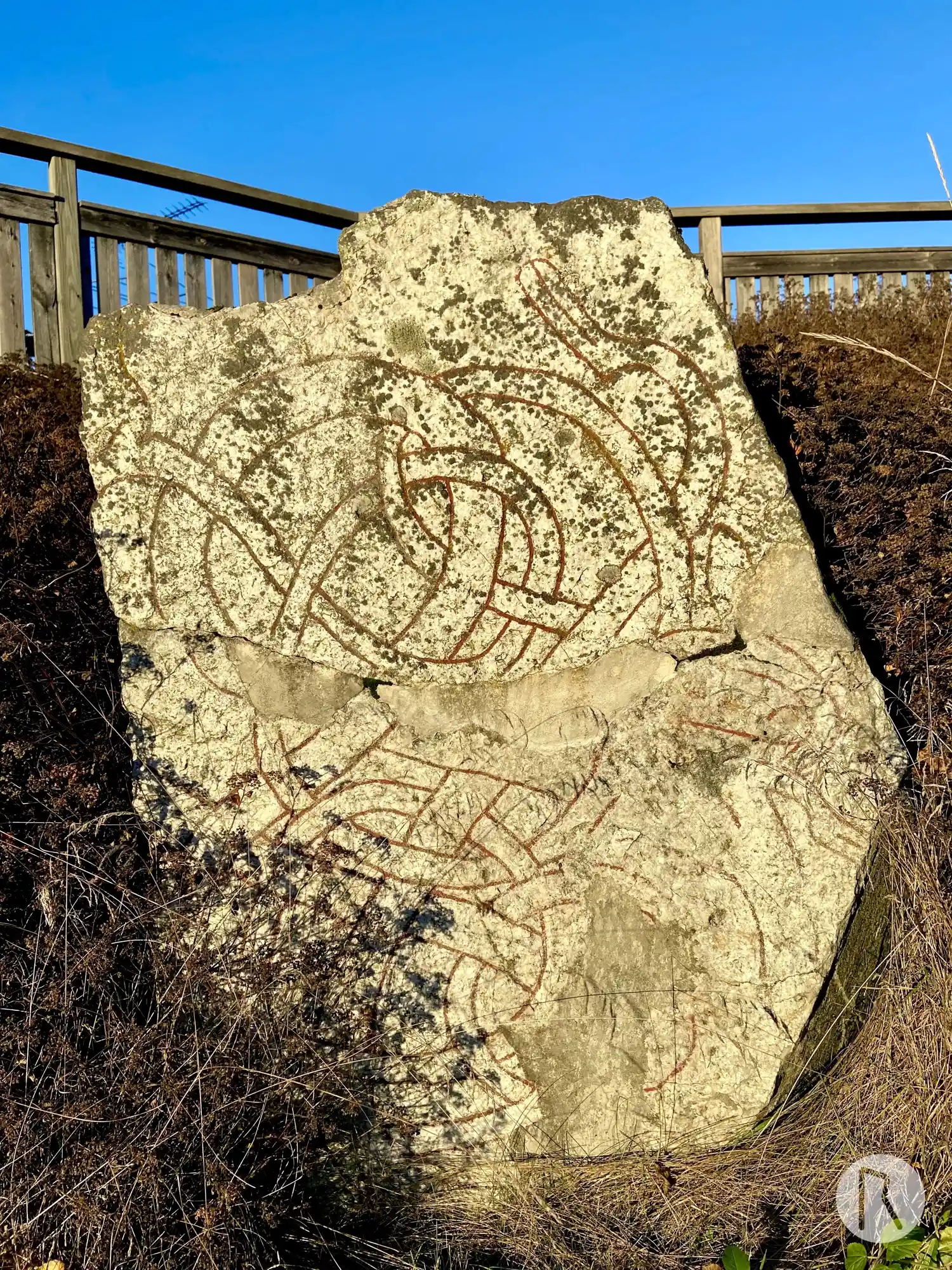 Piedra rúnica U820, L1943:6411 en Kulla parroquia, Enköping municipio