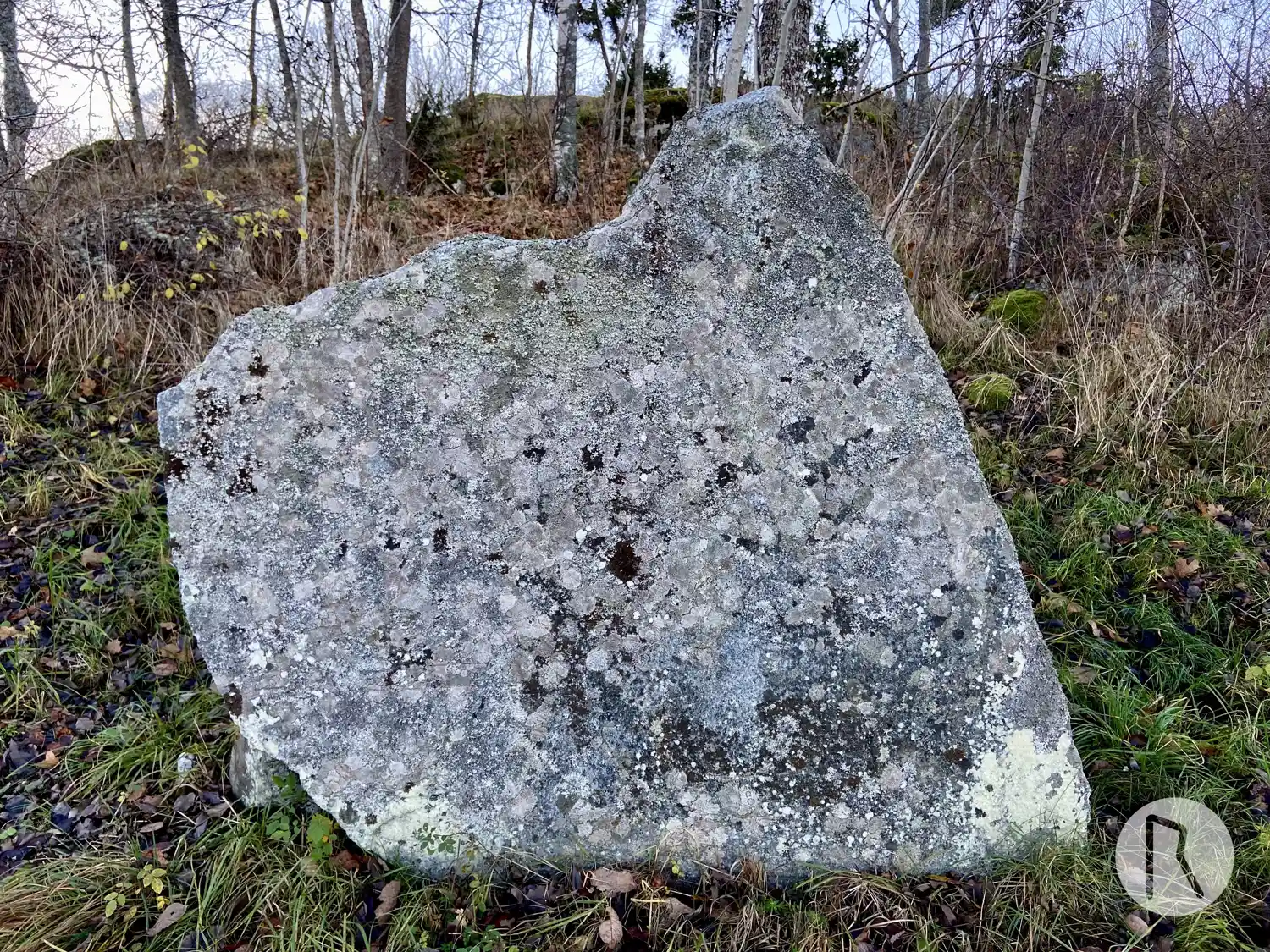 Rune-stone U822, L1943:6470 in Kulla parish, Enköping municipality