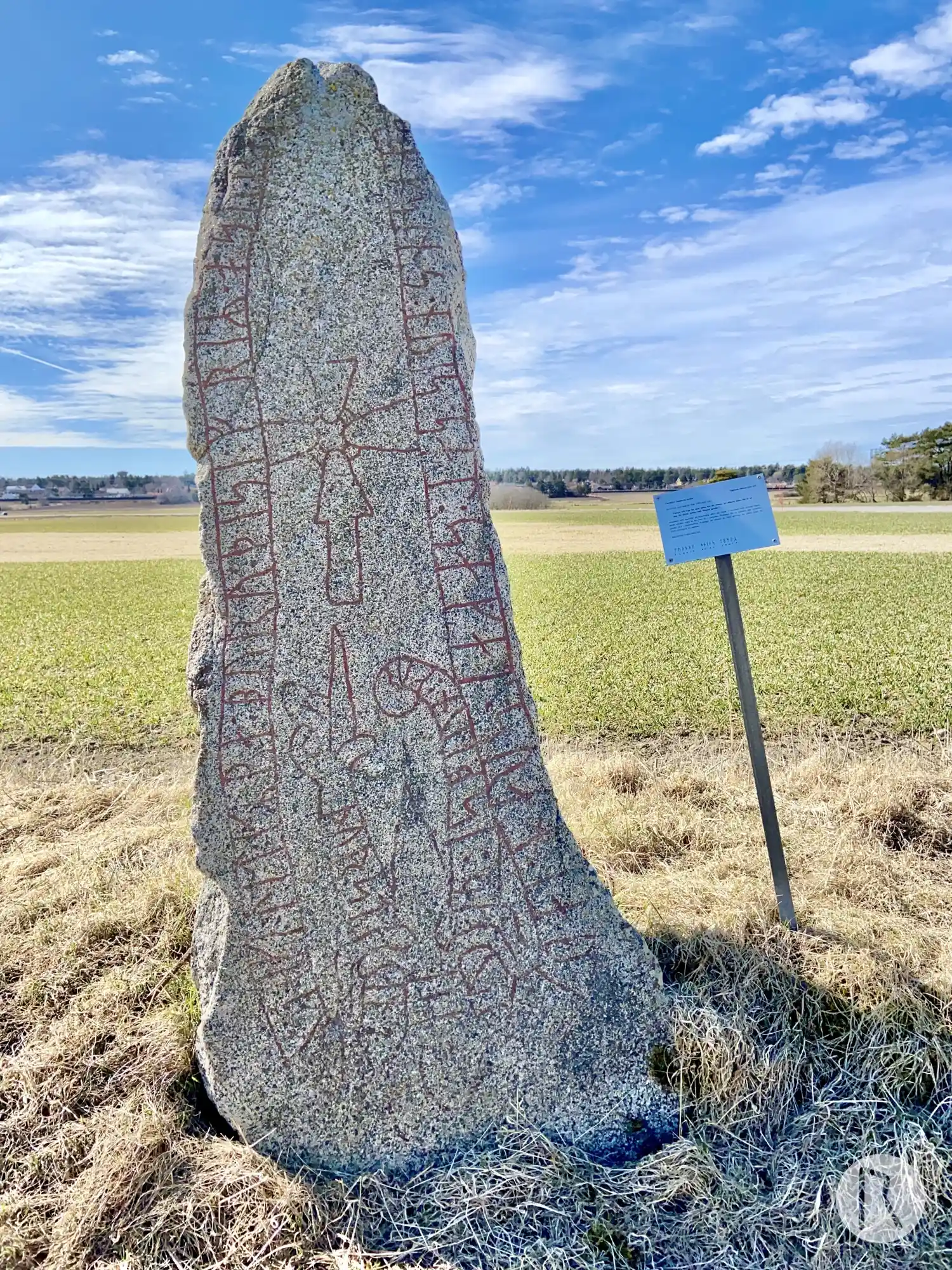 Rune-stone U947, L1944:6898 in Danmark parish, Uppsala municipality