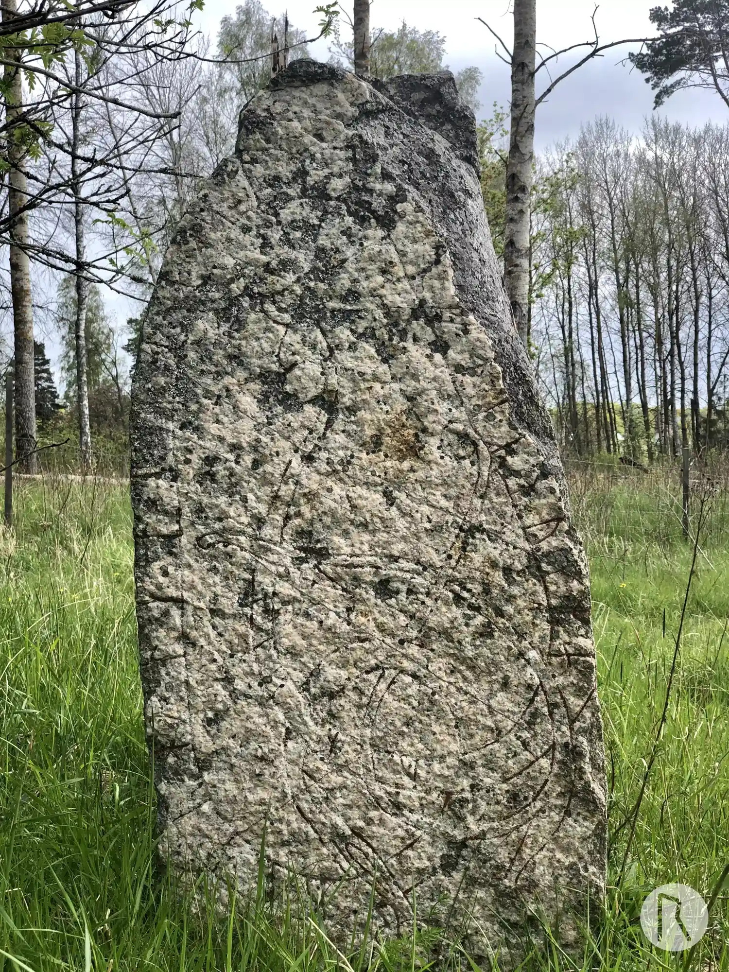 Piedra rúnica UNOR2003;23, L2013:2332 en Vada parroquia, Vallentuna municipio