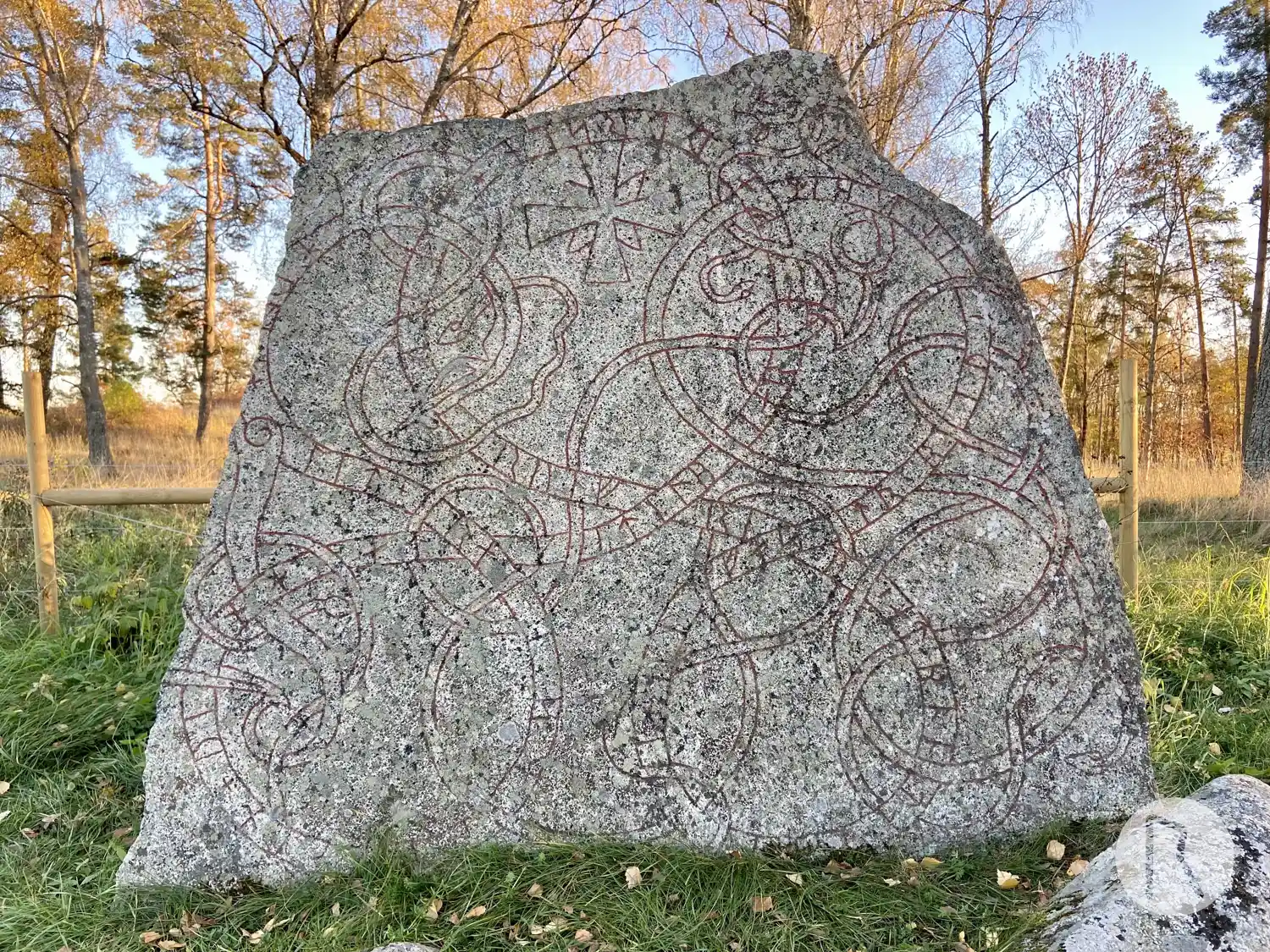 Rune-stone Vaksalastenen, U961, L1941:4080 in Vaksala parish, Uppsala municipality