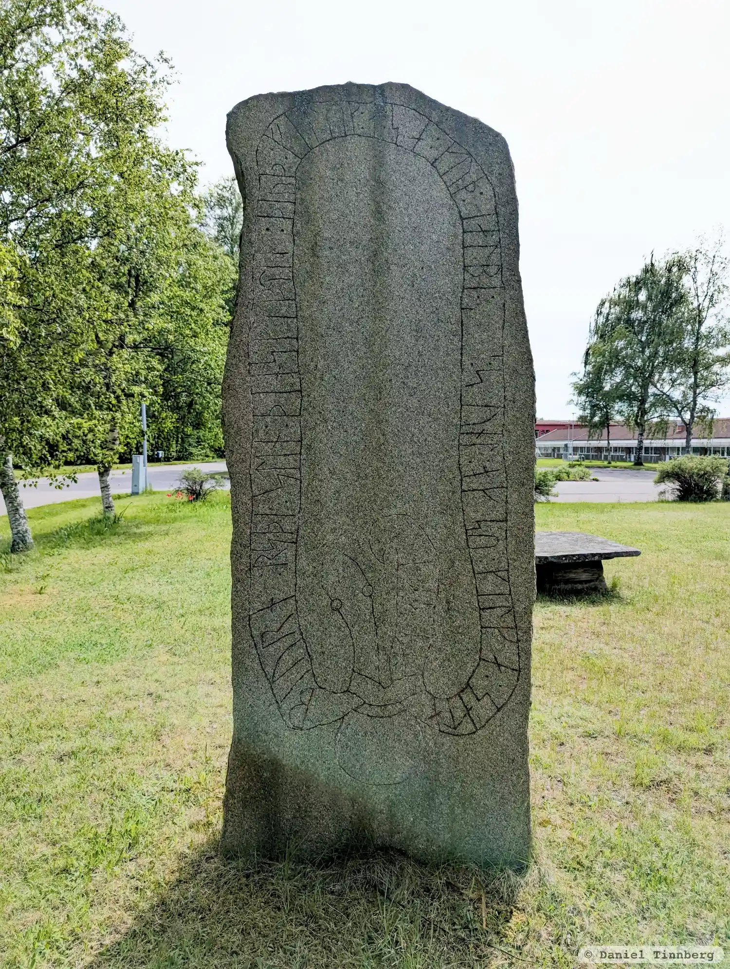 Rune-stone Vg122, L1963:6243 in Barne-Åsaka parish, Essunga municipality