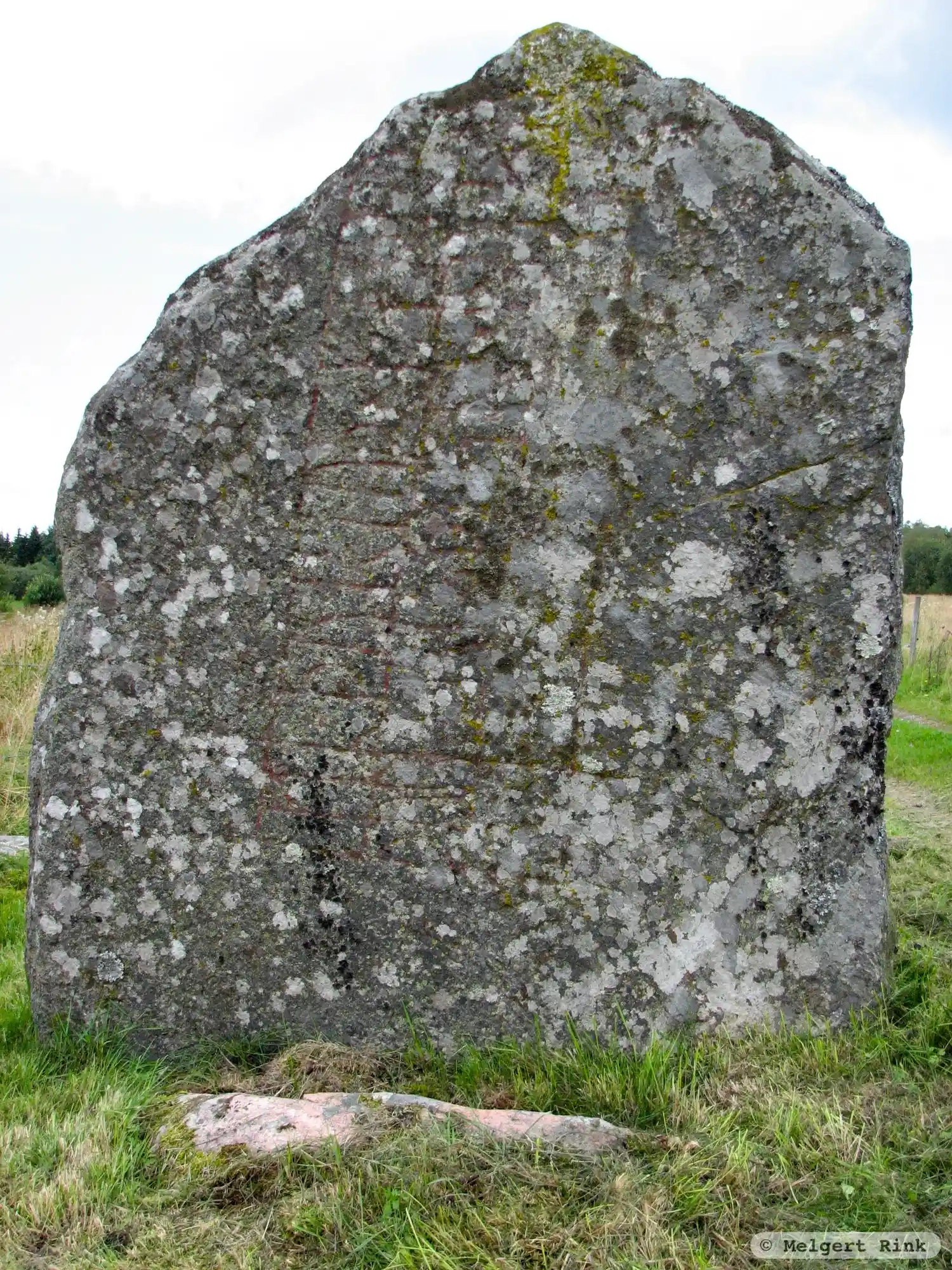 Rune inscriptions in Hällstad parish