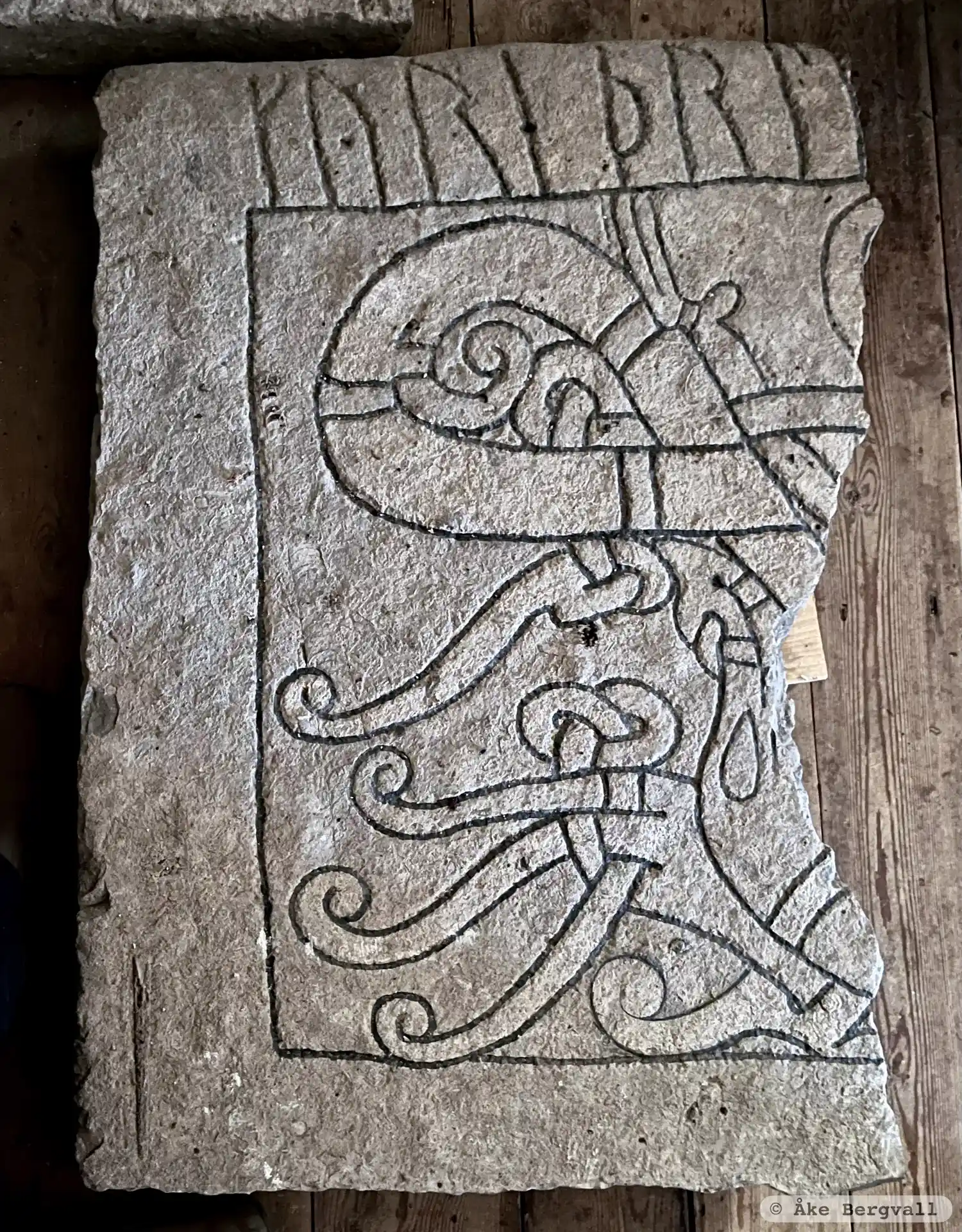 Rune-stone Vg52, L1962:4843 in Husaby parish, Götene municipality
