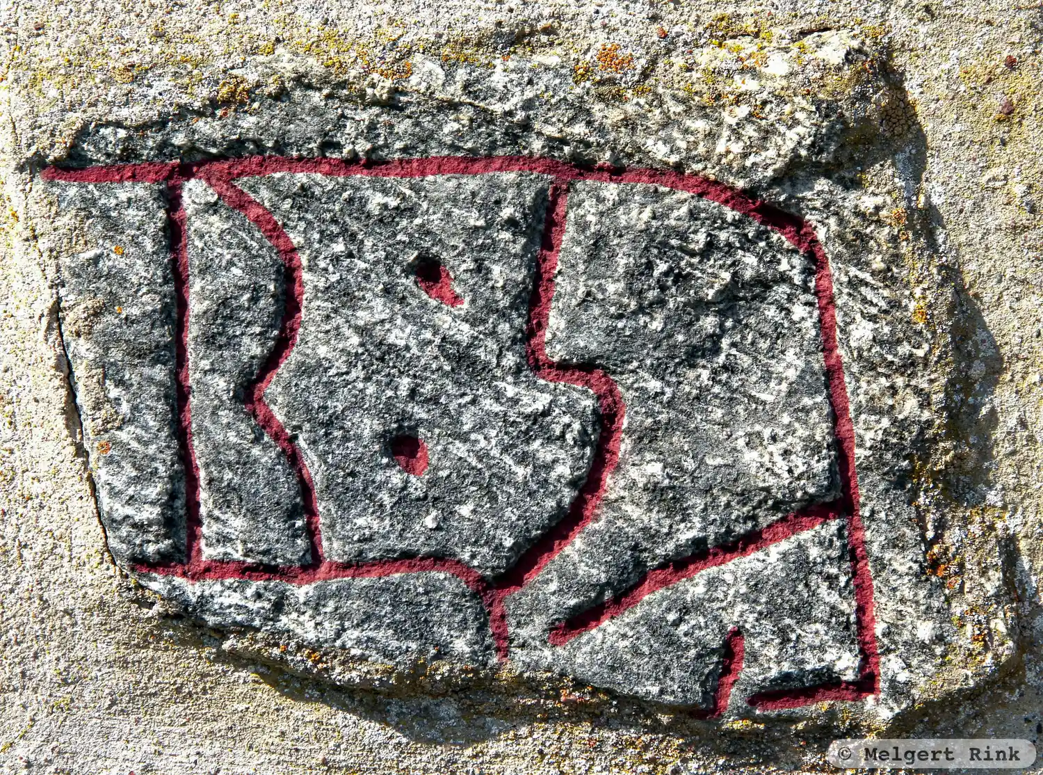 Runenstein VgATA322-3652-2010, L1960:3183 in Skalunda kirchspiel, Lidköping gemeinde