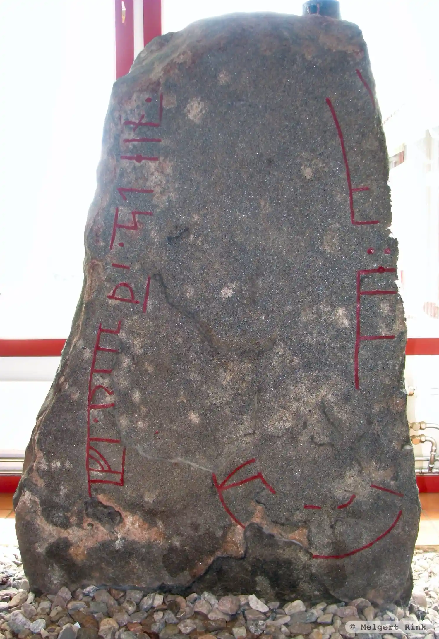 Runenstein VgNOR1997;28, L1965:8981 in Norra Åsarp kirchspiel, Falköping gemeinde