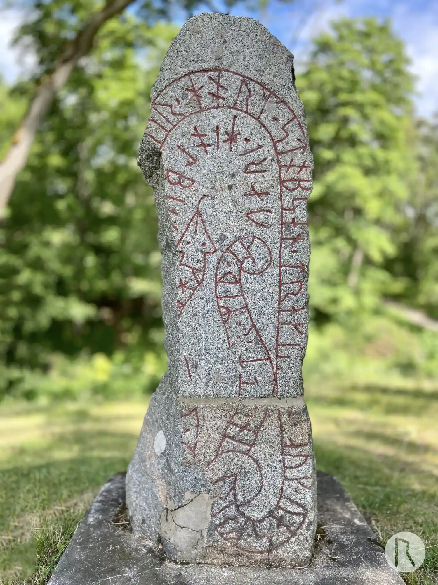 Rune-stone Vs19, L2003:5593 in Skultuna parish, Västerås municipality