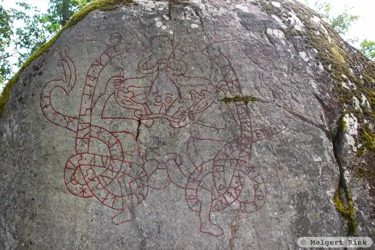 Fotografi av Runhäll Aspö runsten, Sö175, L1985:2650 taget av Melgert Rink