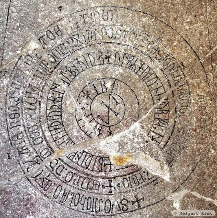 Fotografi av Runristning i gravkontext G195,  taget av Melgert Rink