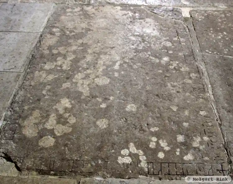 Fotografi av Runristning i gravkontext G198,  taget av Melgert Rink