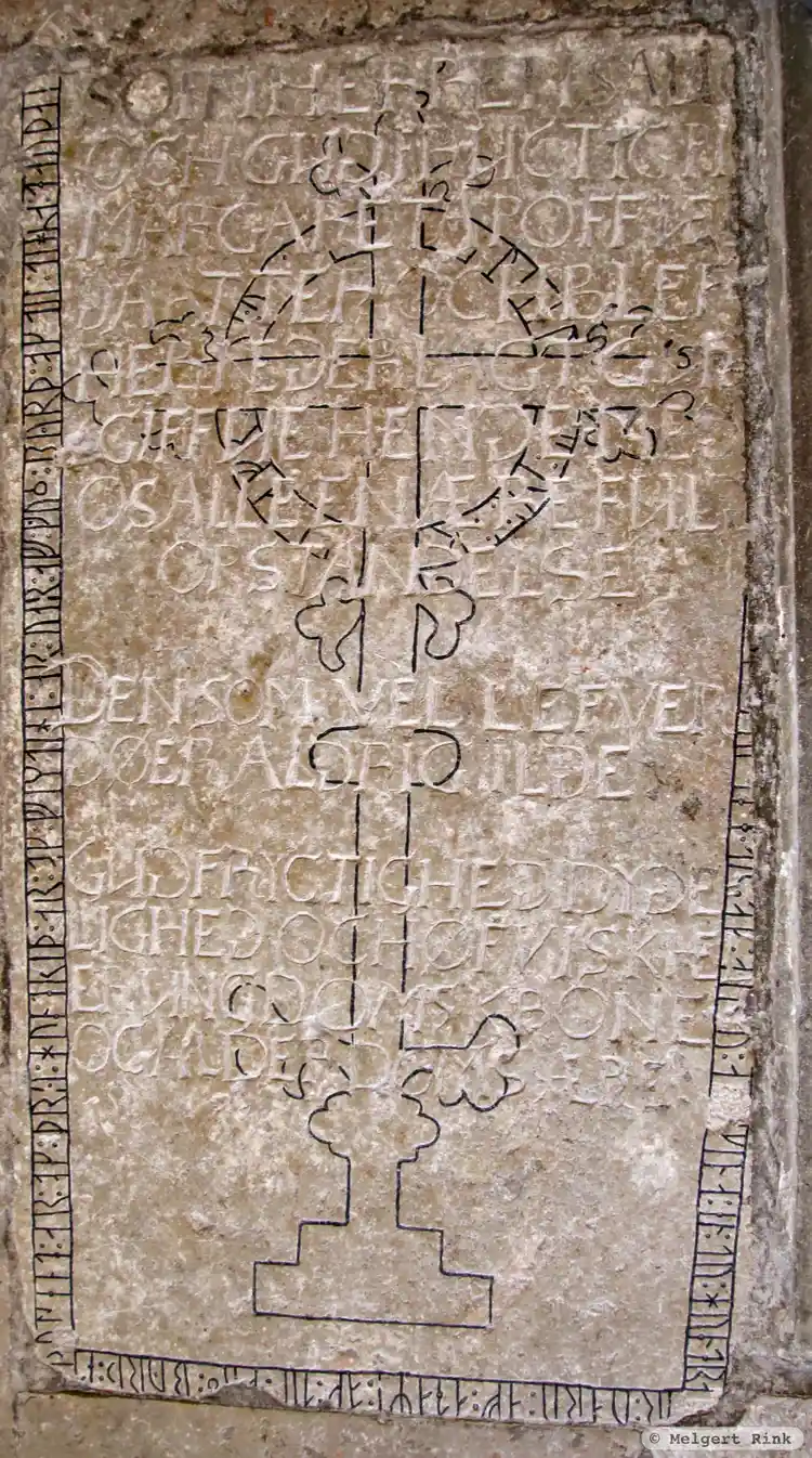 Fotografi av Runristning i gravkontext G293,  taget av Melgert Rink