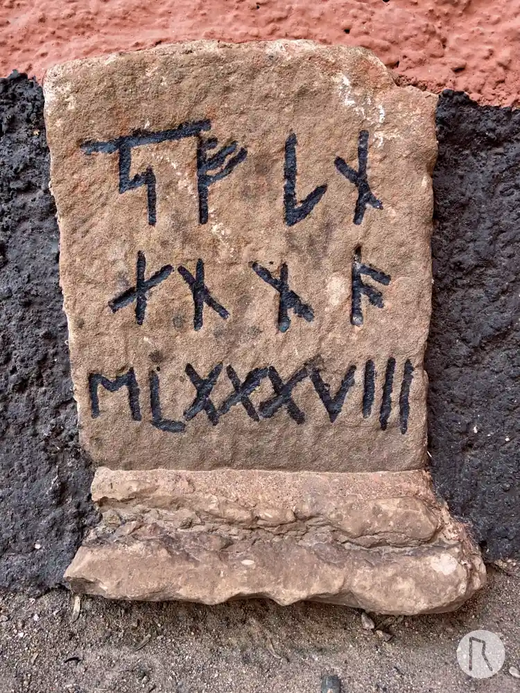 Fotografi av Runristning, L2004:3473 taget av Niklas Vackerdag