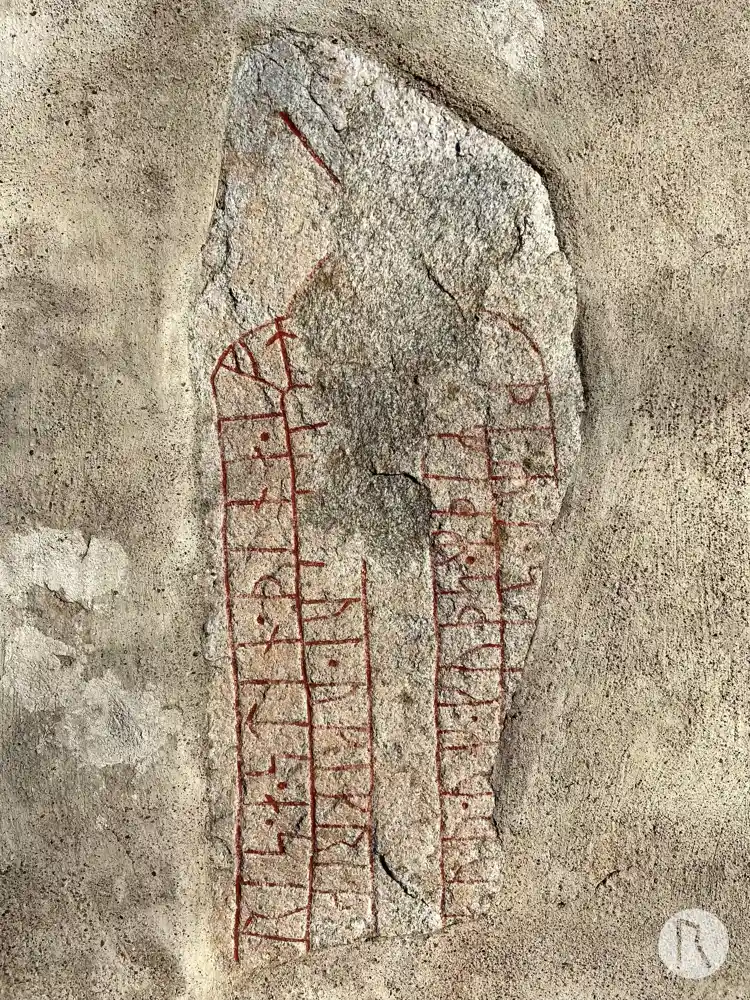 Fotografi av Runristning U302, L2015:4855 taget av Niklas Vackerdag