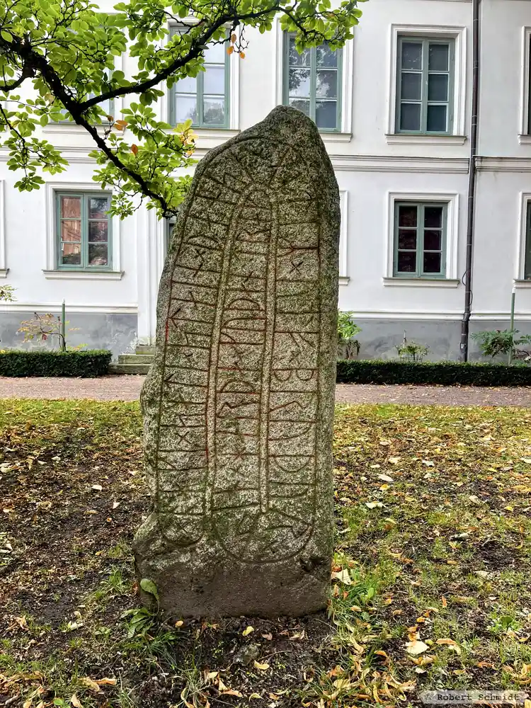 Fotografi av Runsten DR288, L1988:5384 taget av Robert Schmidt