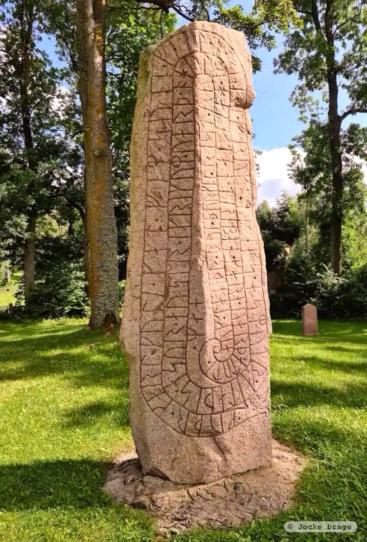 Fotografi av Runsten Högbystenen, Ög81, L2012:9874 taget av Jocke Drage