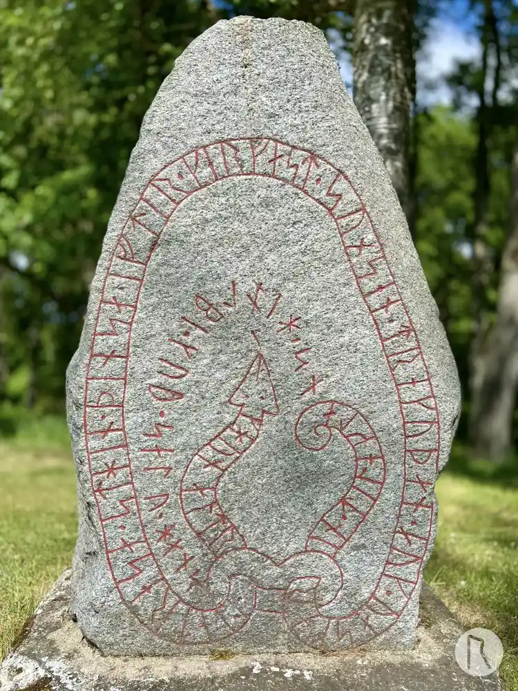 Fotografi av Runsten Ingvarsstenen, Vs18, L2003:8454 taget av Niklas Vackerdag
