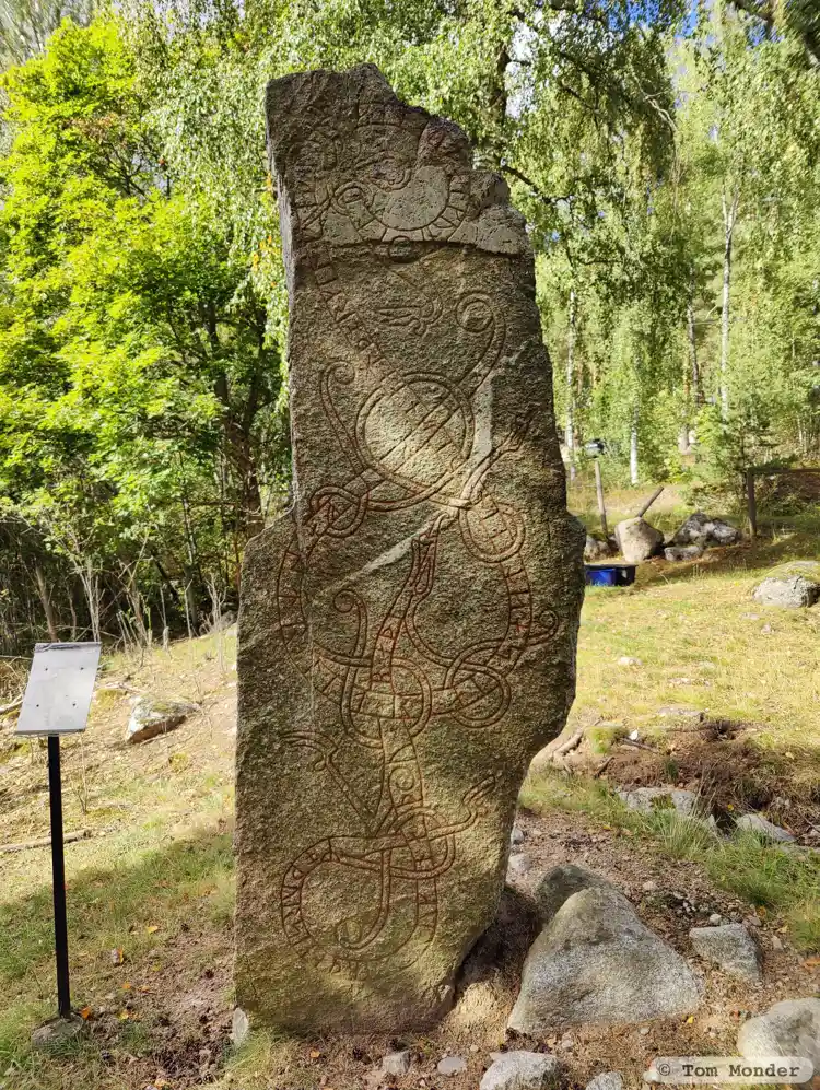 Fotografi av Runsten Näsbystenen, U455, L2016:4490 taget av Tom Monder