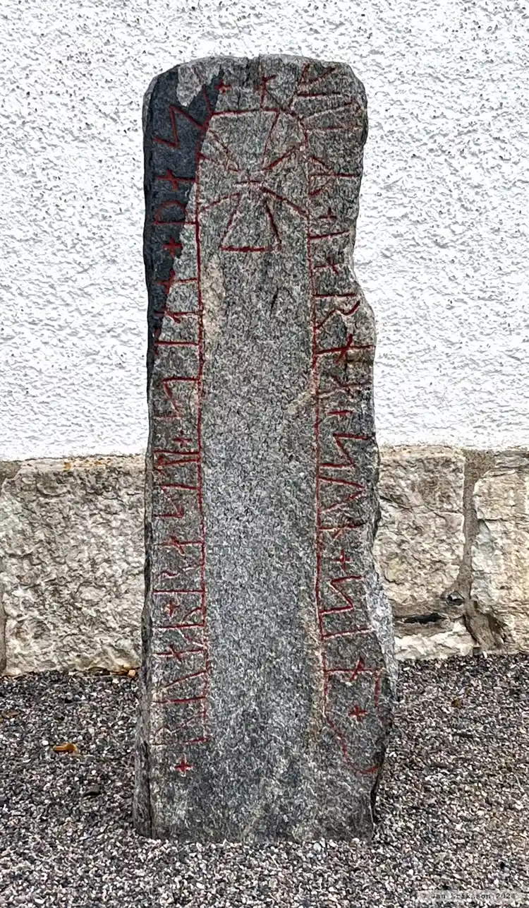Fotografi av Runsten Ög14, L2012:6243 taget av Jan Eriksson 2024