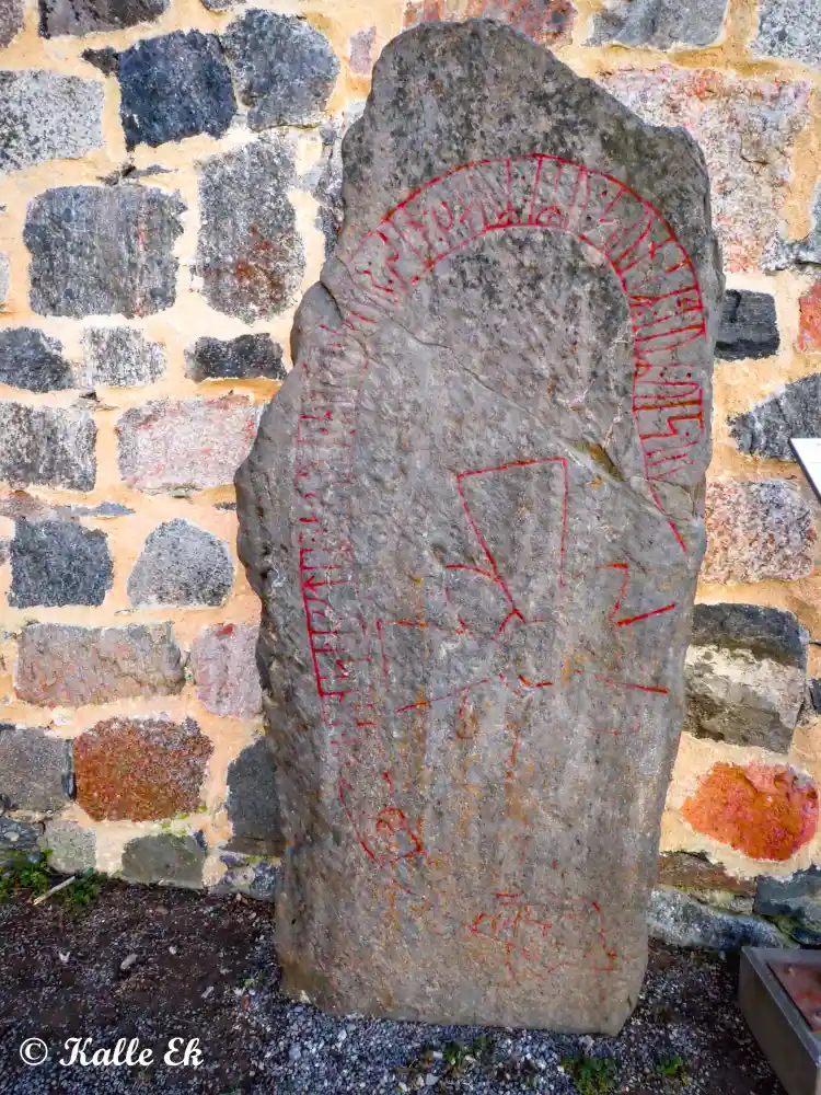 Fotografi av Runsten Sankt Pers kyrkoruin, U394, L2015:2853 taget av Kalle Ek