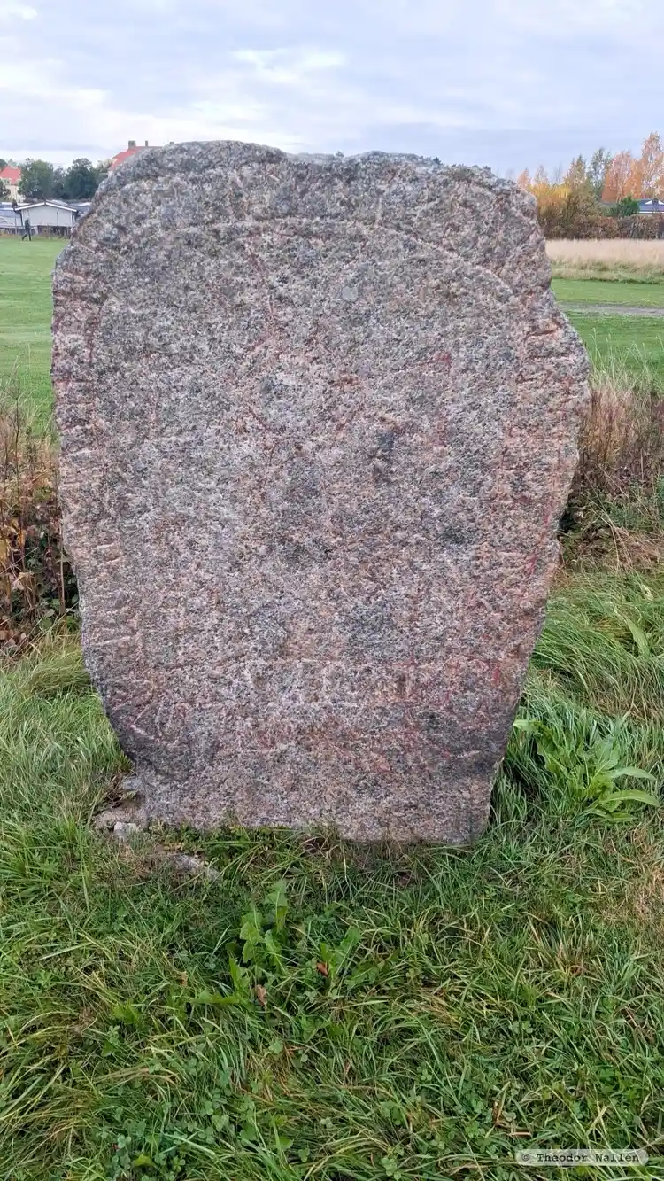 Fotografi av Runsten Sö108, L1985:6091 taget av Theodor Wallén