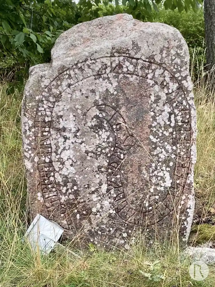Fotografi av Runsten Sö183, L1985:8351 taget av Niklas Vackerdag