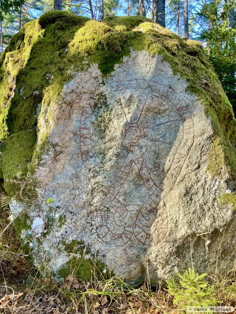 Fotografi av Runsten Sö2, L1985:1294 taget av Sanna Skärlund