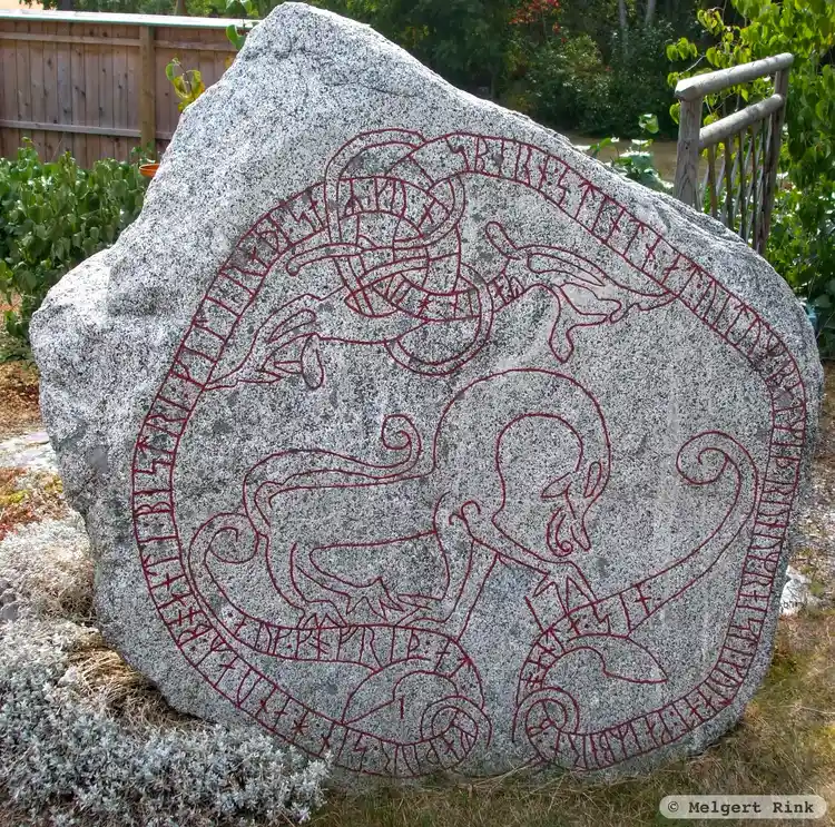 Fotografi av Runsten Sö213, L1983:8843 taget av Melgert Rink