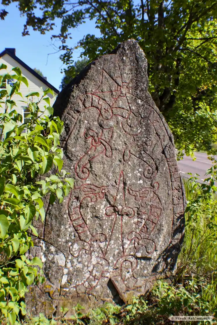 Fotografi av Runsten Sö305, L2017:2460 taget av Nivek Rahlenbeck