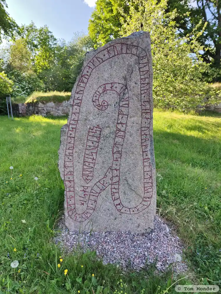 Fotografi av Runsten Sö333, L1983:7517 taget av Tom Monder