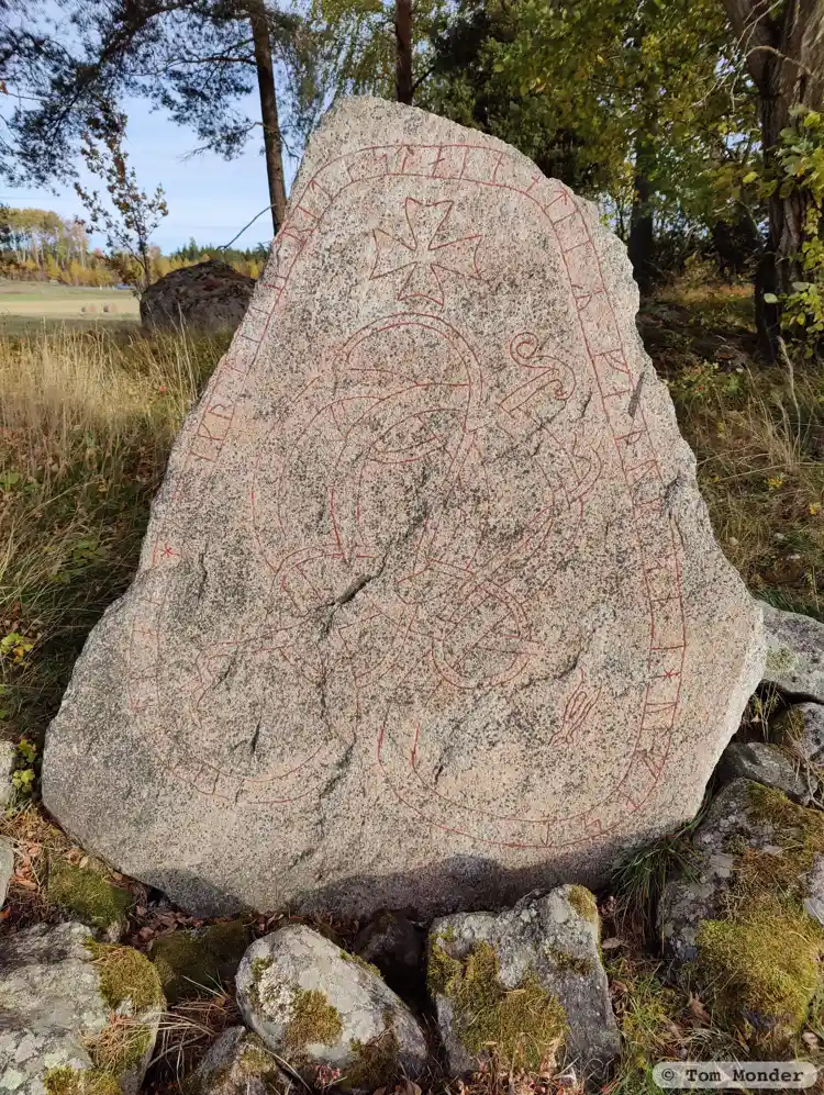 Fotografi av Runsten U1019, L1941:4782 taget av Tom Monder