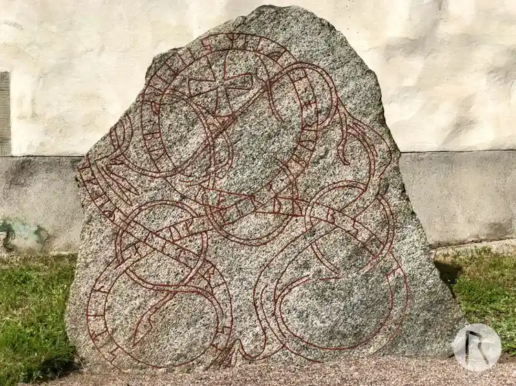 Fotografi av Runsten U1046, L1944:6237 taget av Niklas Vackerdag