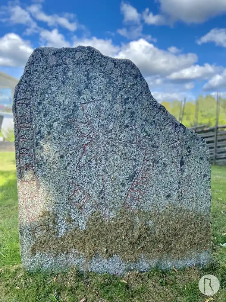 Fotografi av Runsten U1155, L1942:6046 taget av Niklas Vackerdag