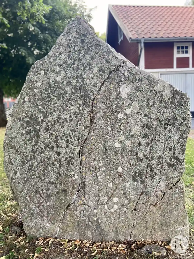 Fotografi av Runsten U1156, L1942:6254 taget av Niklas Vackerdag