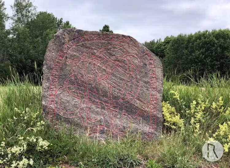 Fotografi av Runsten U232, L2014:2546 taget av Niklas Vackerdag