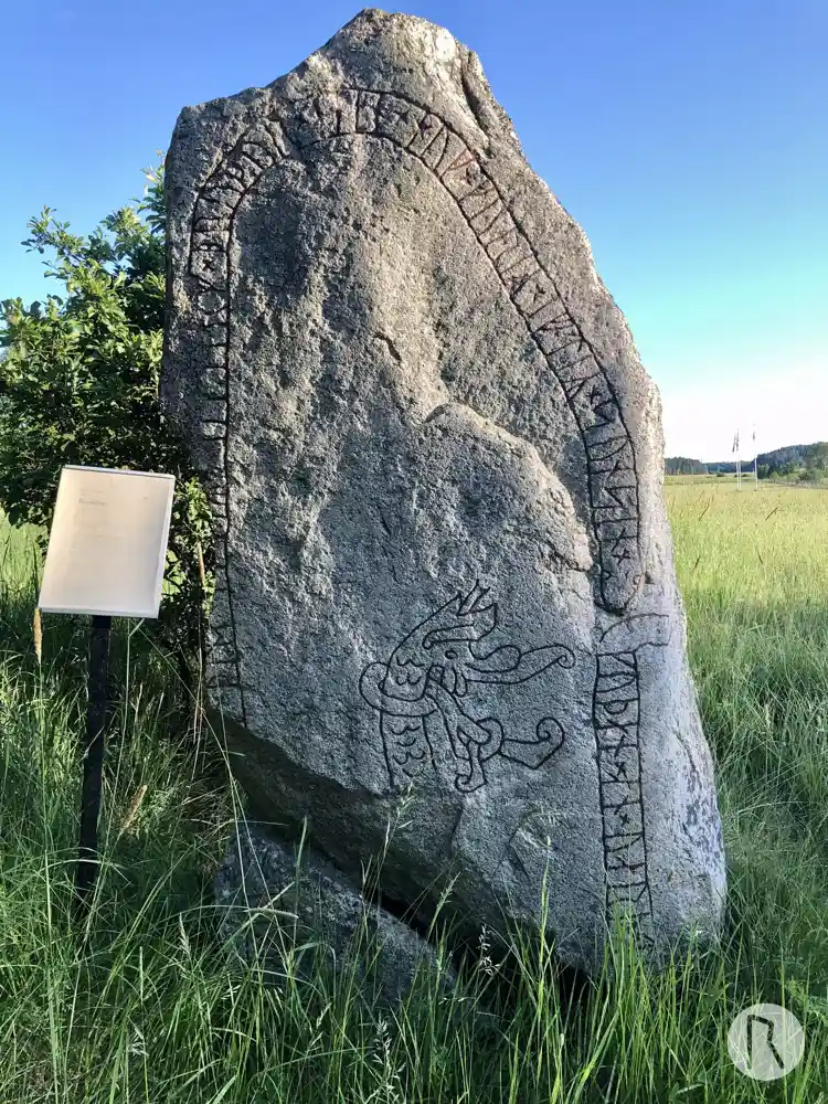 Fotografi av Runsten U324, L2012:434 taget av Niklas Vackerdag