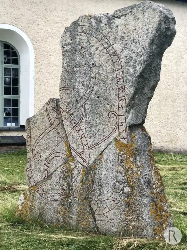 Fotografi av Runsten U325, L2016:6063 taget av Niklas Vackerdag