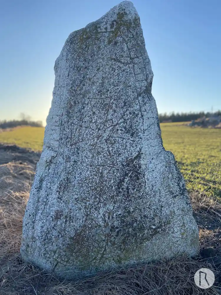 Fotografi av Runsten U329, L2016:6628 taget av Niklas Vackerdag