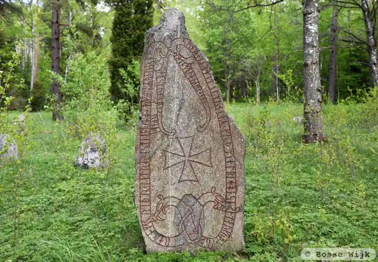 Fotografi av Runsten U356, L2012:530 taget av Bosse Wijk